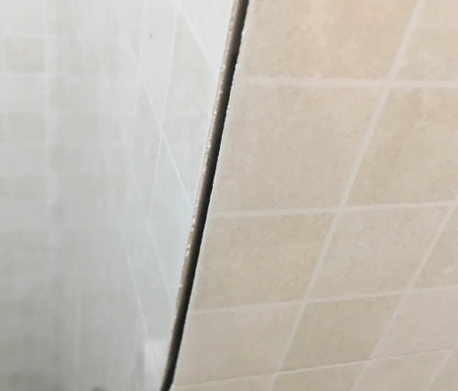 泉州瓷砖空鼓维修公司分享阳台瓷砖脱落的修复过程可以分为以下几个步骤